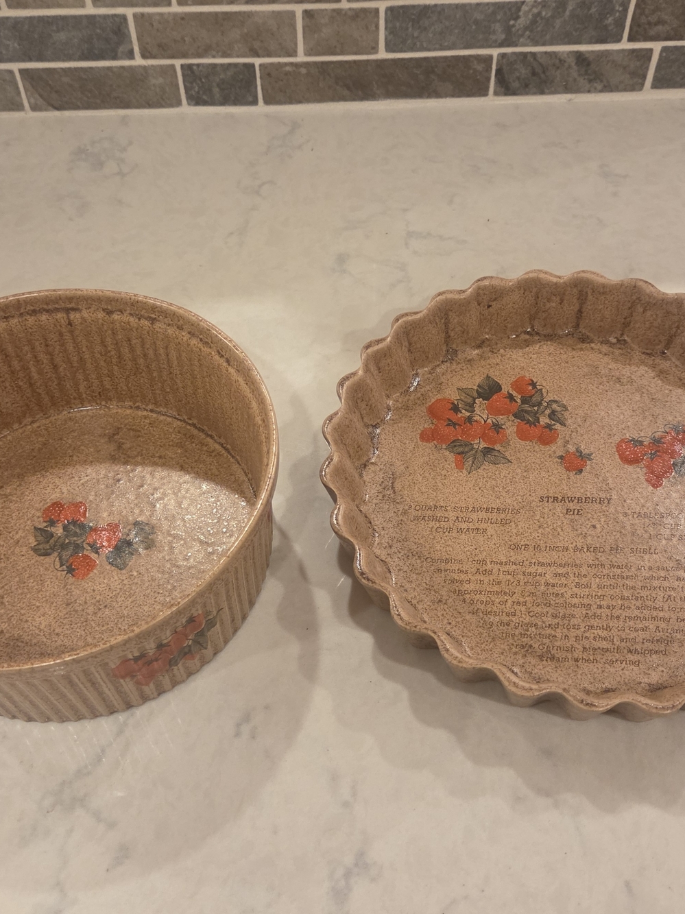 Strawberry Print Ceramic Pie Dish and Tart Pan Set - Brown